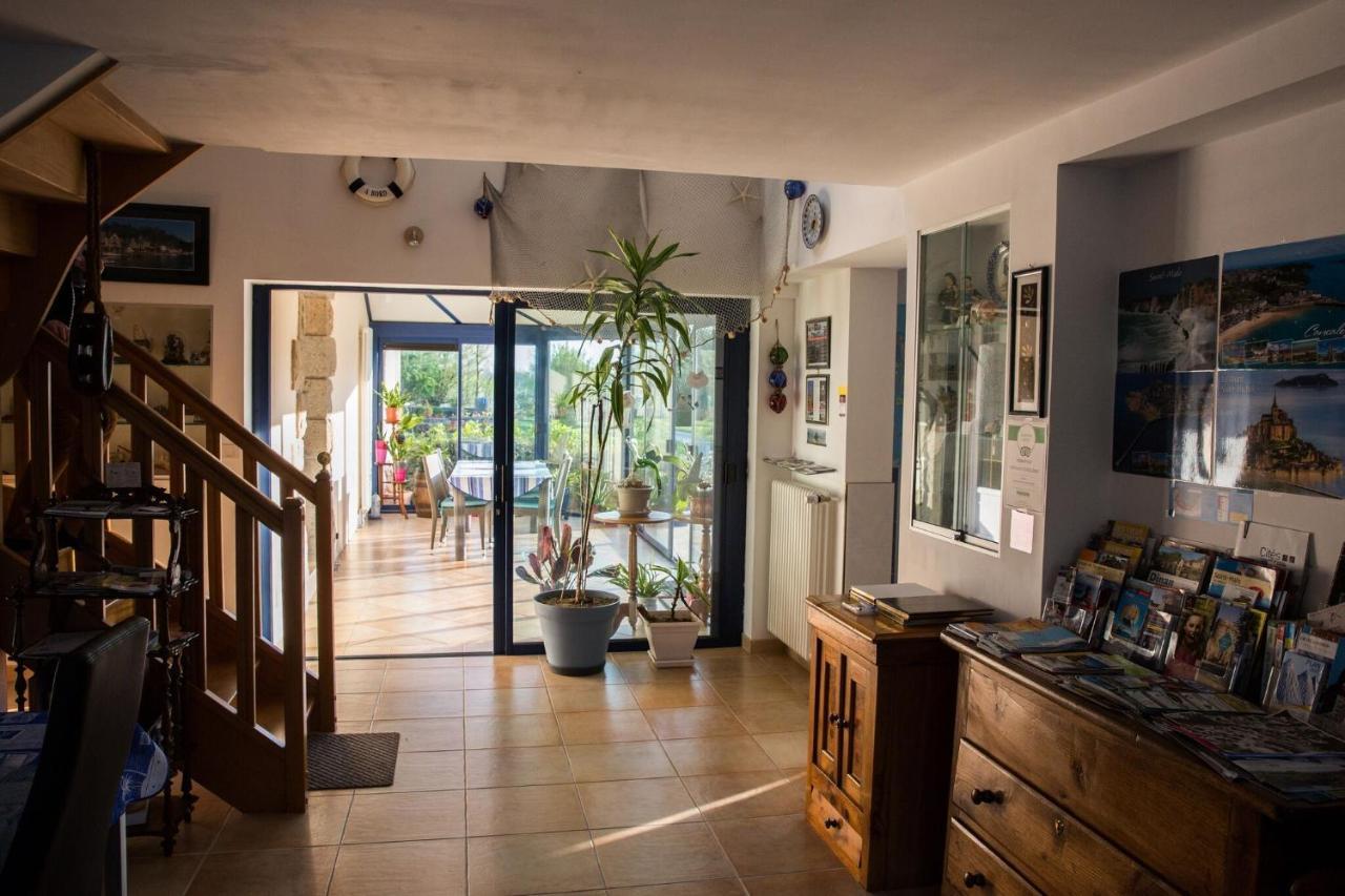 Petit Chatelet Bis Hirel Exterior photo