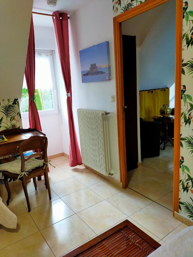 Petit Chatelet Bis Hirel Exterior photo