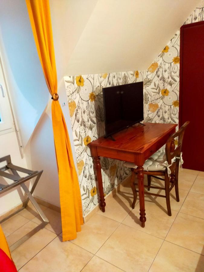 Petit Chatelet Bis Hirel Exterior photo