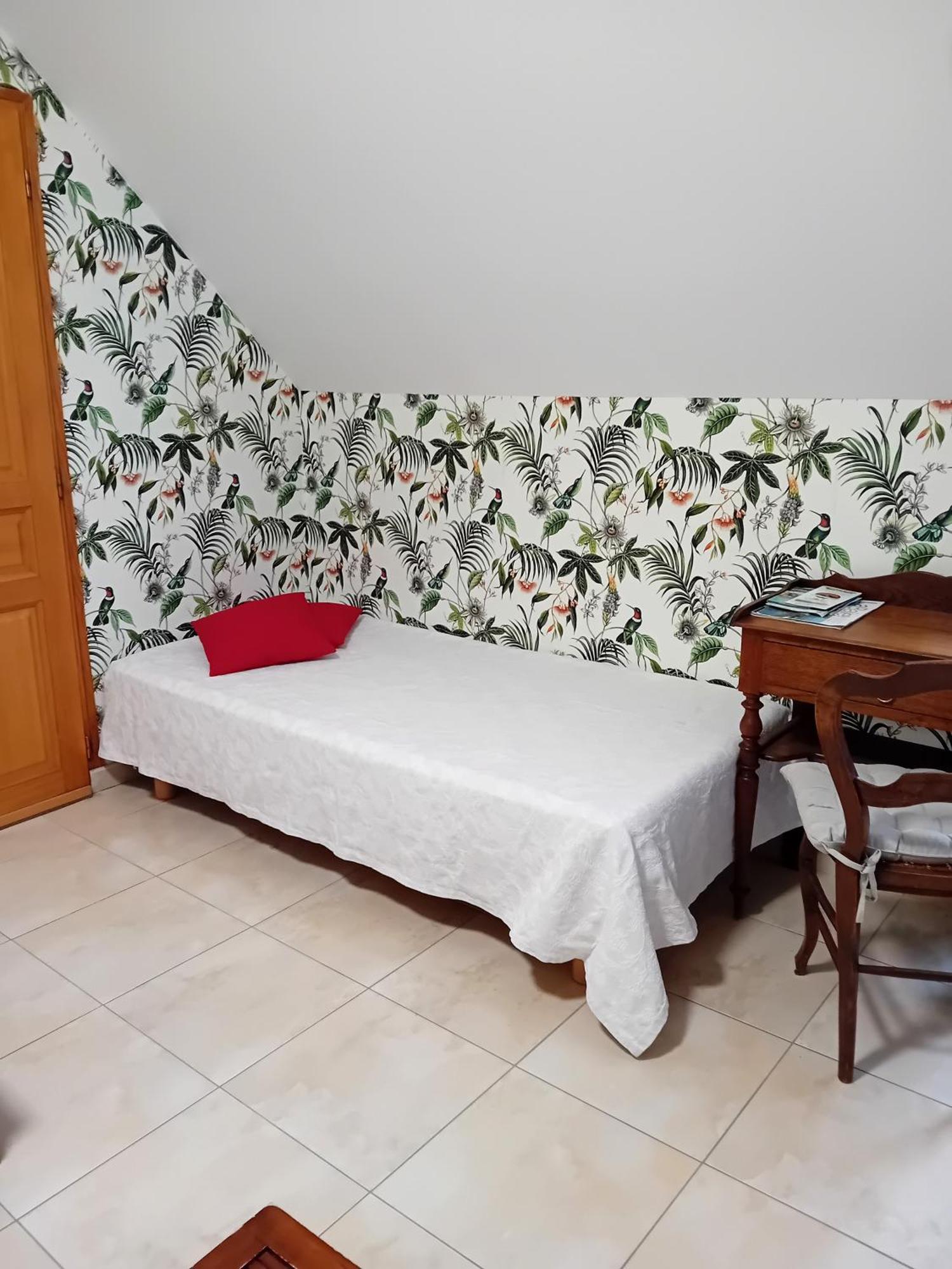 Petit Chatelet Bis Hirel Exterior photo