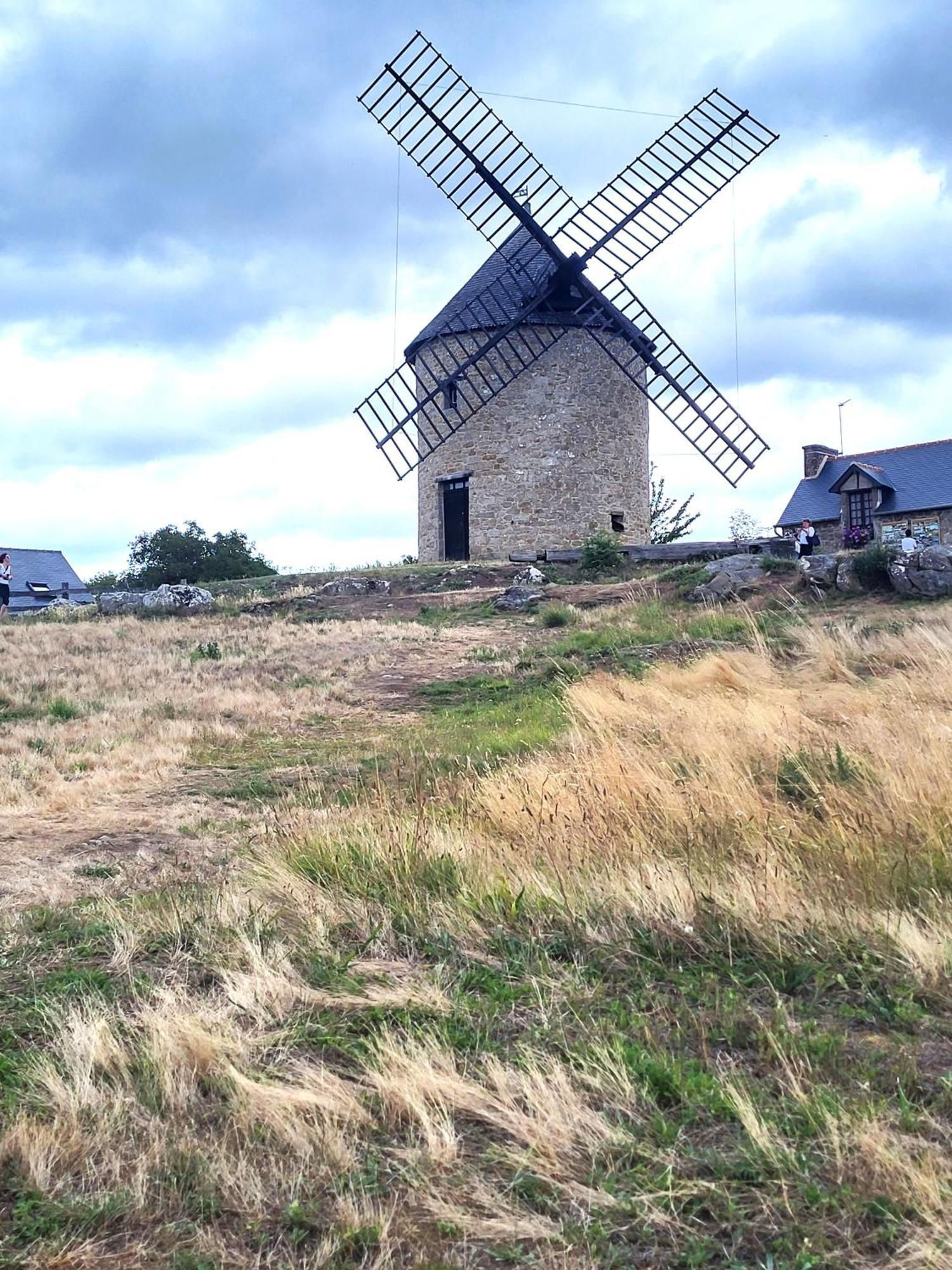 Petit Chatelet Bis Hirel Exterior photo